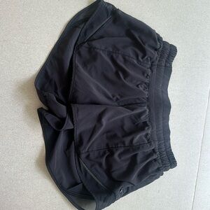 Perfect condition black lululemon hotty hots size 4 2.5 in inseam